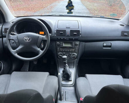 Серый Тойота Авенсис, объемом двигателя 2 л и пробегом 264 тыс. км за 5600 $, фото 9 на Automoto.ua