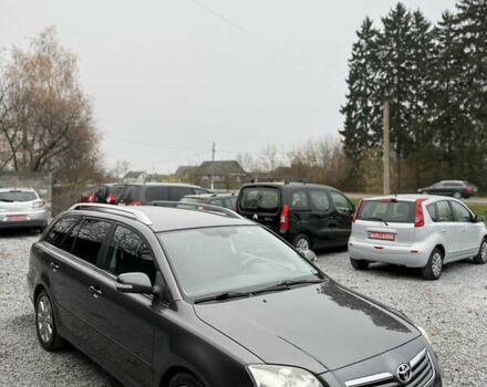 Серый Тойота Авенсис, объемом двигателя 2 л и пробегом 194 тыс. км за 7800 $, фото 1 на Automoto.ua