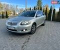 Серый Тойота Авенсис, объемом двигателя 2 л и пробегом 313 тыс. км за 6400 $, фото 1 на Automoto.ua