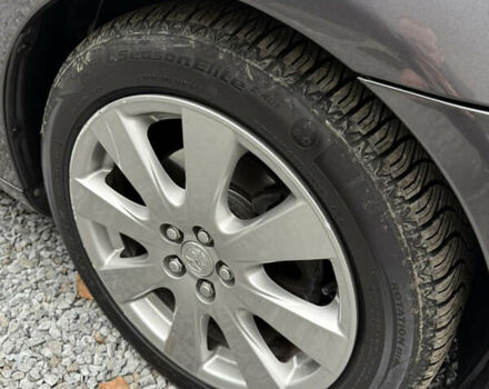 Серый Тойота Авенсис, объемом двигателя 2 л и пробегом 194 тыс. км за 7800 $, фото 76 на Automoto.ua