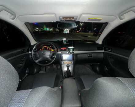 Серый Тойота Авенсис, объемом двигателя 2 л и пробегом 243 тыс. км за 6850 $, фото 2 на Automoto.ua