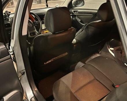 Серый Тойота Авенсис, объемом двигателя 2 л и пробегом 176 тыс. км за 7700 $, фото 2 на Automoto.ua