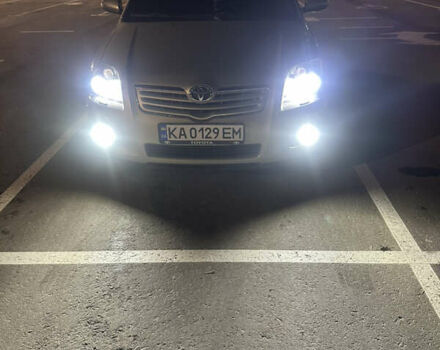 Серый Тойота Авенсис, объемом двигателя 2 л и пробегом 243 тыс. км за 6850 $, фото 1 на Automoto.ua