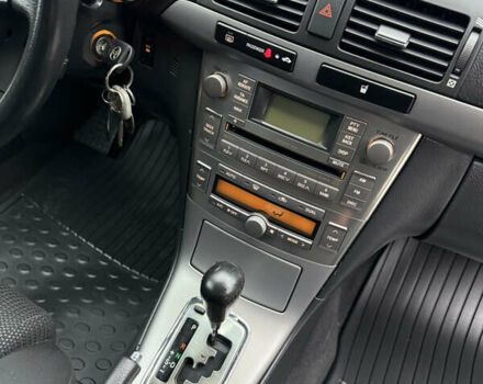 Серый Тойота Авенсис, объемом двигателя 2 л и пробегом 194 тыс. км за 7800 $, фото 102 на Automoto.ua