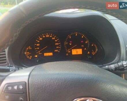 Серый Тойота Авенсис, объемом двигателя 2.2 л и пробегом 327 тыс. км за 5000 $, фото 2 на Automoto.ua