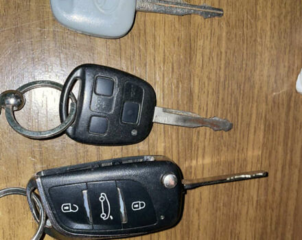 Серый Тойота Авенсис, объемом двигателя 2 л и пробегом 312 тыс. км за 6000 $, фото 31 на Automoto.ua