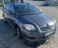 Серый Тойота Авенсис, объемом двигателя 1.6 л и пробегом 340 тыс. км за 5000 $, фото 1 на Automoto.ua