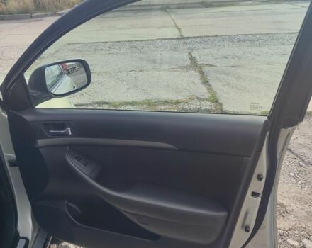 Серый Тойота Авенсис, объемом двигателя 2 л и пробегом 325 тыс. км за 5700 $, фото 14 на Automoto.ua