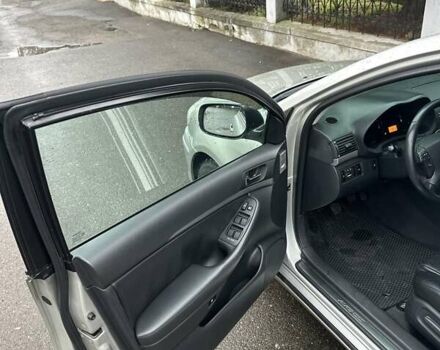 Серый Тойота Авенсис, объемом двигателя 2 л и пробегом 337 тыс. км за 6200 $, фото 21 на Automoto.ua