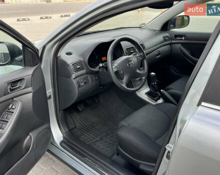 Сірий Тойота Авенсіс, об'ємом двигуна 1.8 л та пробігом 233 тис. км за 7700 $, фото 20 на Automoto.ua