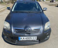 Серый Тойота Авенсис, объемом двигателя 2 л и пробегом 260 тыс. км за 6500 $, фото 1 на Automoto.ua