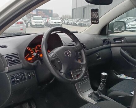 Серый Тойота Авенсис, объемом двигателя 2 л и пробегом 353 тыс. км за 6450 $, фото 21 на Automoto.ua