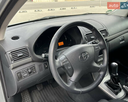 Сірий Тойота Авенсіс, об'ємом двигуна 1.8 л та пробігом 233 тис. км за 7700 $, фото 26 на Automoto.ua