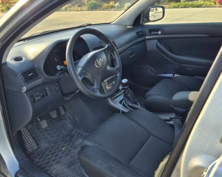 Серый Тойота Авенсис, объемом двигателя 2 л и пробегом 259 тыс. км за 7500 $, фото 6 на Automoto.ua