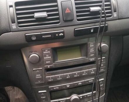 Серый Тойота Авенсис, объемом двигателя 2.2 л и пробегом 388 тыс. км за 6200 $, фото 3 на Automoto.ua