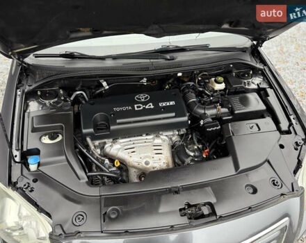 Серый Тойота Авенсис, объемом двигателя 2 л и пробегом 194 тыс. км за 7800 $, фото 71 на Automoto.ua