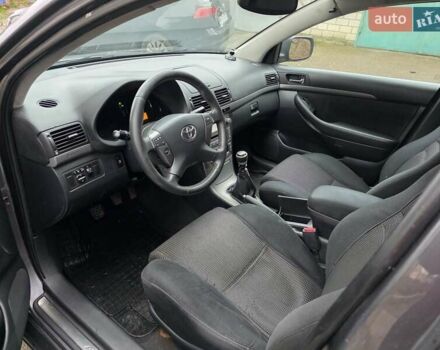 Серый Тойота Авенсис, объемом двигателя 2.2 л и пробегом 340 тыс. км за 3999 $, фото 7 на Automoto.ua