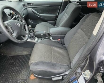 Серый Тойота Авенсис, объемом двигателя 2.2 л и пробегом 340 тыс. км за 3999 $, фото 17 на Automoto.ua