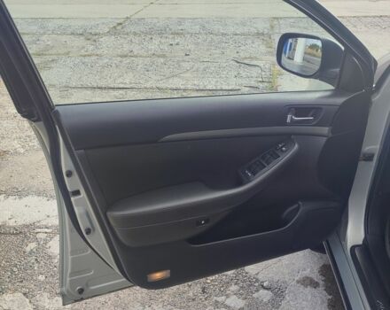 Серый Тойота Авенсис, объемом двигателя 2 л и пробегом 325 тыс. км за 5700 $, фото 7 на Automoto.ua