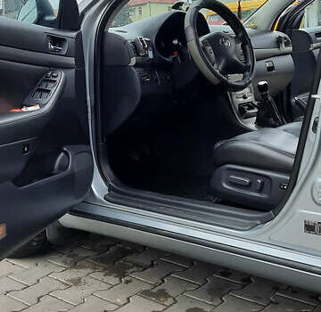 Серый Тойота Авенсис, объемом двигателя 2.2 л и пробегом 328 тыс. км за 7400 $, фото 11 на Automoto.ua
