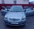 Сірий Тойота Авенсіс, об'ємом двигуна 2 л та пробігом 135 тис. км за 7100 $, фото 1 на Automoto.ua