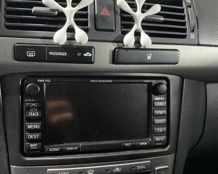 Серый Тойота Авенсис, объемом двигателя 2.2 л и пробегом 240 тыс. км за 6000 $, фото 1 на Automoto.ua