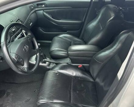 Серый Тойота Авенсис, объемом двигателя 2 л и пробегом 337 тыс. км за 6200 $, фото 16 на Automoto.ua