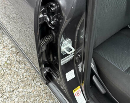 Серый Тойота Авенсис, объемом двигателя 2 л и пробегом 194 тыс. км за 7800 $, фото 138 на Automoto.ua