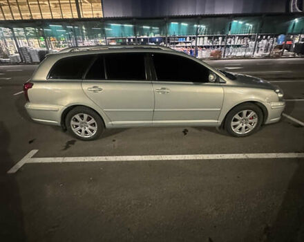 Серый Тойота Авенсис, объемом двигателя 2 л и пробегом 243 тыс. км за 6850 $, фото 3 на Automoto.ua