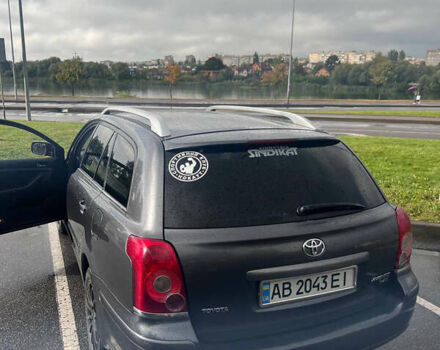 Серый Тойота Авенсис, объемом двигателя 2.2 л и пробегом 347 тыс. км за 5500 $, фото 1 на Automoto.ua