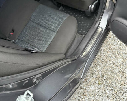 Серый Тойота Авенсис, объемом двигателя 2 л и пробегом 194 тыс. км за 7800 $, фото 136 на Automoto.ua