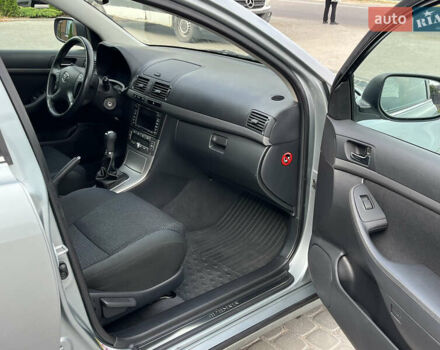 Сірий Тойота Авенсіс, об'ємом двигуна 1.8 л та пробігом 233 тис. км за 7700 $, фото 43 на Automoto.ua