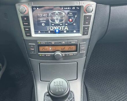 Серый Тойота Авенсис, объемом двигателя 2 л и пробегом 337 тыс. км за 6200 $, фото 22 на Automoto.ua