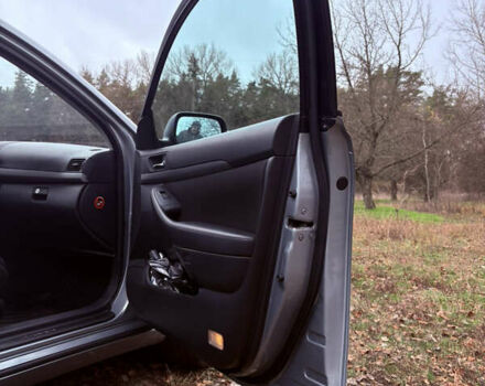 Серый Тойота Авенсис, объемом двигателя 2.2 л и пробегом 229 тыс. км за 6200 $, фото 7 на Automoto.ua