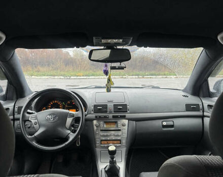 Серый Тойота Авенсис, объемом двигателя 2.2 л и пробегом 367 тыс. км за 6800 $, фото 2 на Automoto.ua