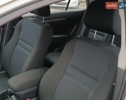 Сірий Тойота Авенсіс, об'ємом двигуна 2 л та пробігом 353 тис. км за 6450 $, фото 31 на Automoto.ua