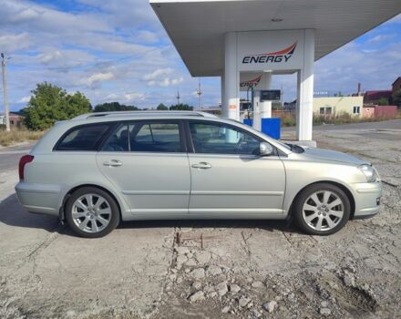 Серый Тойота Авенсис, объемом двигателя 2 л и пробегом 325 тыс. км за 5700 $, фото 1 на Automoto.ua