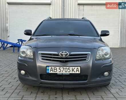 Серый Тойота Авенсис, объемом двигателя 2 л и пробегом 334 тыс. км за 7200 $, фото 1 на Automoto.ua