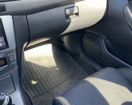 Серый Тойота Авенсис, объемом двигателя 2 л и пробегом 260 тыс. км за 6500 $, фото 15 на Automoto.ua