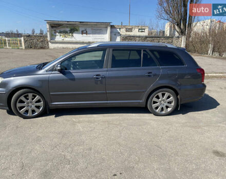 Серый Тойота Авенсис, объемом двигателя 2 л и пробегом 260 тыс. км за 6500 $, фото 2 на Automoto.ua