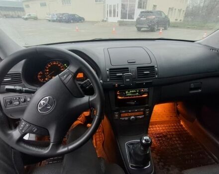 Серый Тойота Авенсис, объемом двигателя 2 л и пробегом 305 тыс. км за 6900 $, фото 5 на Automoto.ua