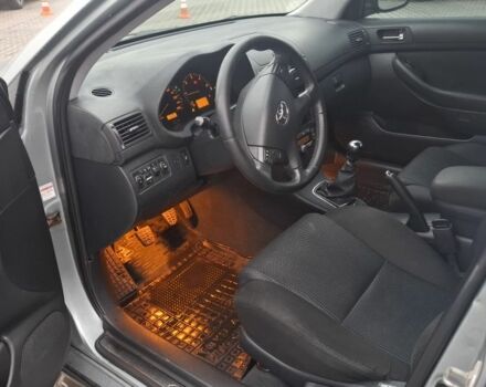 Серый Тойота Авенсис, объемом двигателя 2 л и пробегом 305 тыс. км за 6900 $, фото 4 на Automoto.ua
