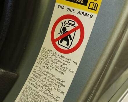 Сірий Тойота Авенсіс, об'ємом двигуна 2 л та пробігом 409 тис. км за 7000 $, фото 62 на Automoto.ua