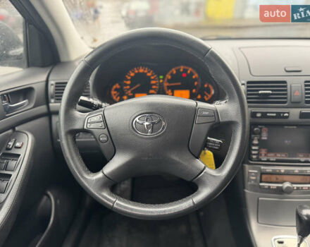 Серый Тойота Авенсис, объемом двигателя 2 л и пробегом 206 тыс. км за 7500 $, фото 7 на Automoto.ua