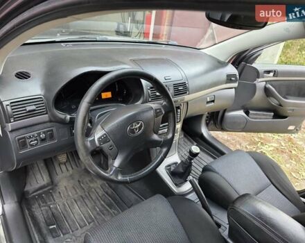 Серый Тойота Авенсис, объемом двигателя 2.23 л и пробегом 242 тыс. км за 7500 $, фото 4 на Automoto.ua