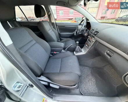 Серый Тойота Авенсис, объемом двигателя 1.79 л и пробегом 224 тыс. км за 8199 $, фото 84 на Automoto.ua