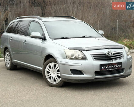 Серый Тойота Авенсис, объемом двигателя 2 л и пробегом 235 тыс. км за 6499 $, фото 2 на Automoto.ua
