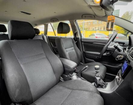 Серый Тойота Авенсис, объемом двигателя 2 л и пробегом 340 тыс. км за 3200 $, фото 19 на Automoto.ua