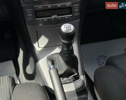 Сірий Тойота Авенсіс, об'ємом двигуна 2.23 л та пробігом 195 тис. км за 7999 $, фото 47 на Automoto.ua