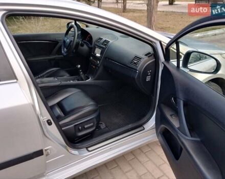 Серый Тойота Авенсис, объемом двигателя 2 л и пробегом 313 тыс. км за 7400 $, фото 1 на Automoto.ua